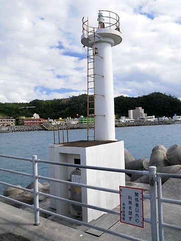 琉球名護港南防波堤灯台