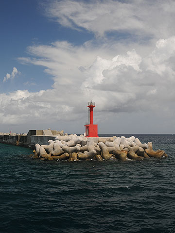 佐良浜港第一防波堤南灯台