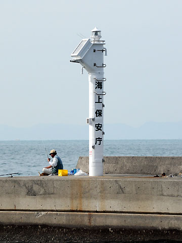 淡輪漁港沖防波堤西灯台