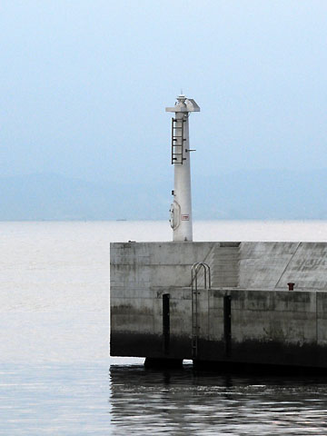 道越港竹崎西側2号防波堤東灯台