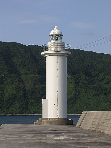 恵曇港北沖防波堤灯台