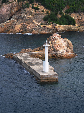 宇竜港ザトグリ防波堤灯台