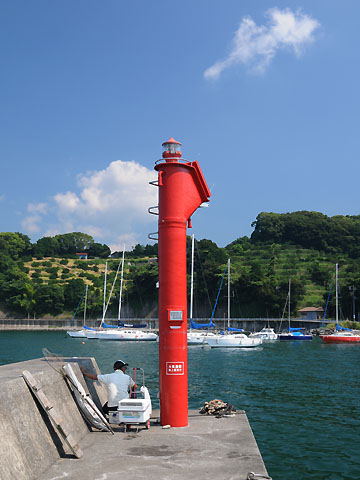 西浦港足保1号防波堤灯台