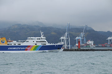 清水港外防波堤南灯台