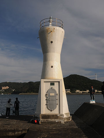 下田港西防波堤灯台