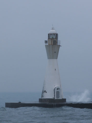田子の浦港西防波堤灯台