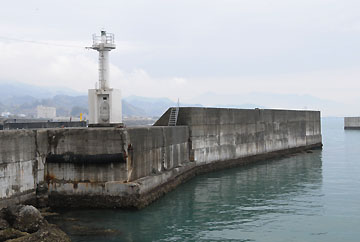 由比港西防波堤灯台