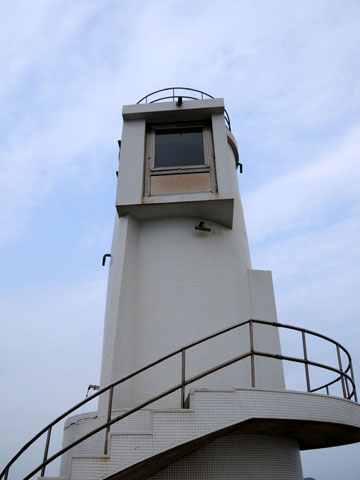 蒲生田岬シリカ碆照射灯