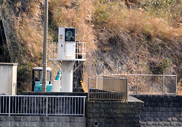 波浮港鉄砲場鼻南西方照射灯