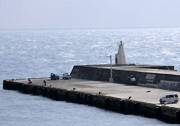 波浮港突堤灯台