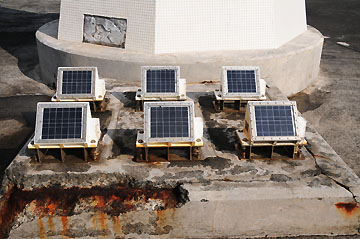 波浮港突堤灯台