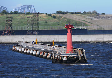 東京城南島沖東仮防波堤西灯台