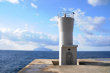 坪田港防波堤灯台