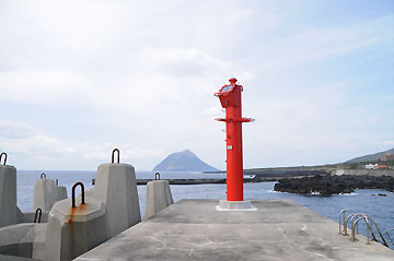 八重根港防波堤灯台