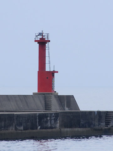 泊港第3西防波堤灯台