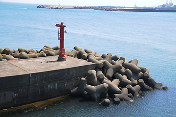 新湊漁港東防波堤南灯台