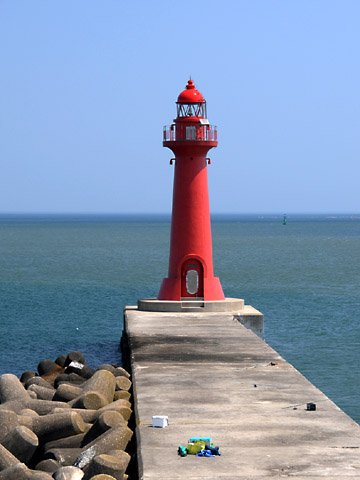 新湊西防波堤灯台