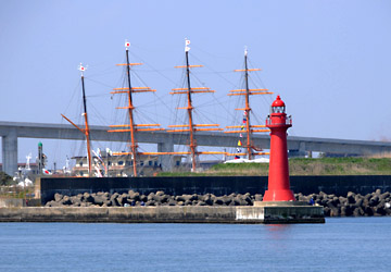 新湊西防波堤灯台