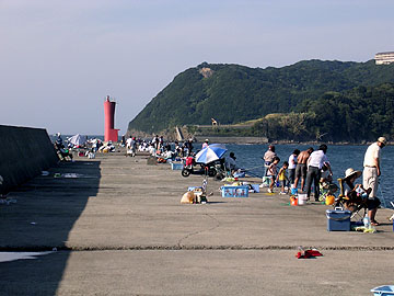 加太港第１防波堤灯台
