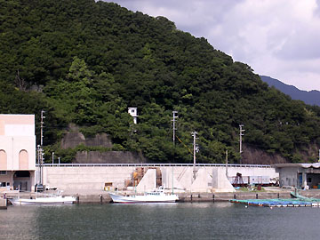 周参見港天神山下指向灯