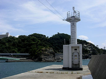 和歌山下津港雑賀崎西防波堤灯台