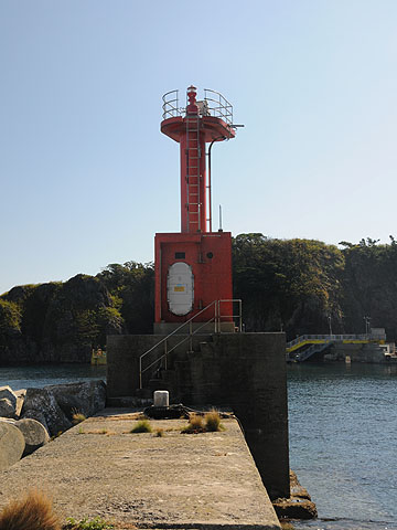 飛島港中防波堤灯台