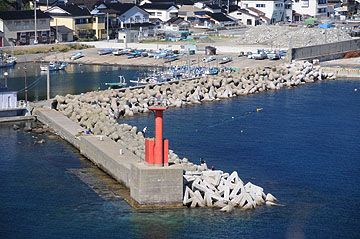 飛島港中防波堤灯台