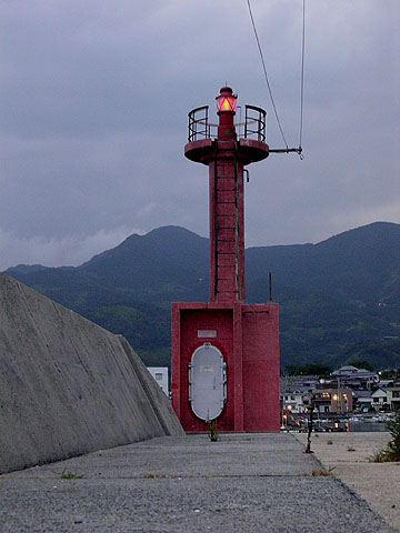 安下庄港亀島西防波堤灯台