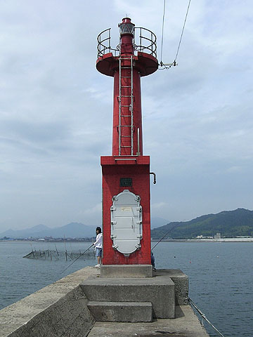 秋穂港花香南防波堤灯台