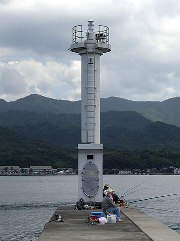 萩港夕なぎ西防波堤灯台